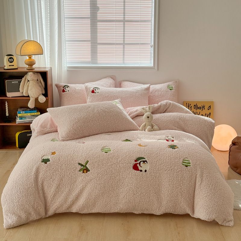New Winter Warm Thickened Soft Lamb Wool Towel Embroidered Cartoon Four-Piece Bedding Set Factory Wholesale_maomaolike.com