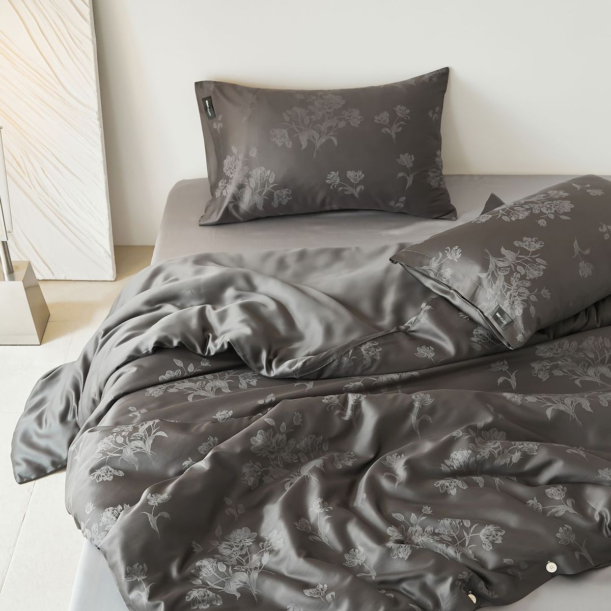 Wholesale Nordic Light Luxury Summer 60s Lenzing Tencel Cotton Jacquard Four-Piece Set For Cool Sleep With Buttons_maomaolike.com
