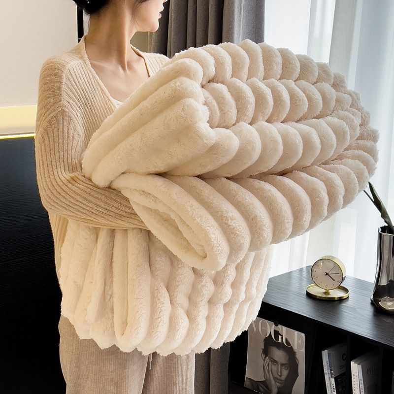 Ultra Soft Thickened Plush Flannel Milk Fleece Blanket Four Season_maomaolike.com