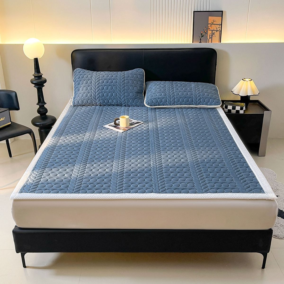 Factory Wholesale Solid Color Thickened Crystal Velvet Bed Protector Quilted European Style Pattern Mattress Export Foreign Trade_maomaolike.com