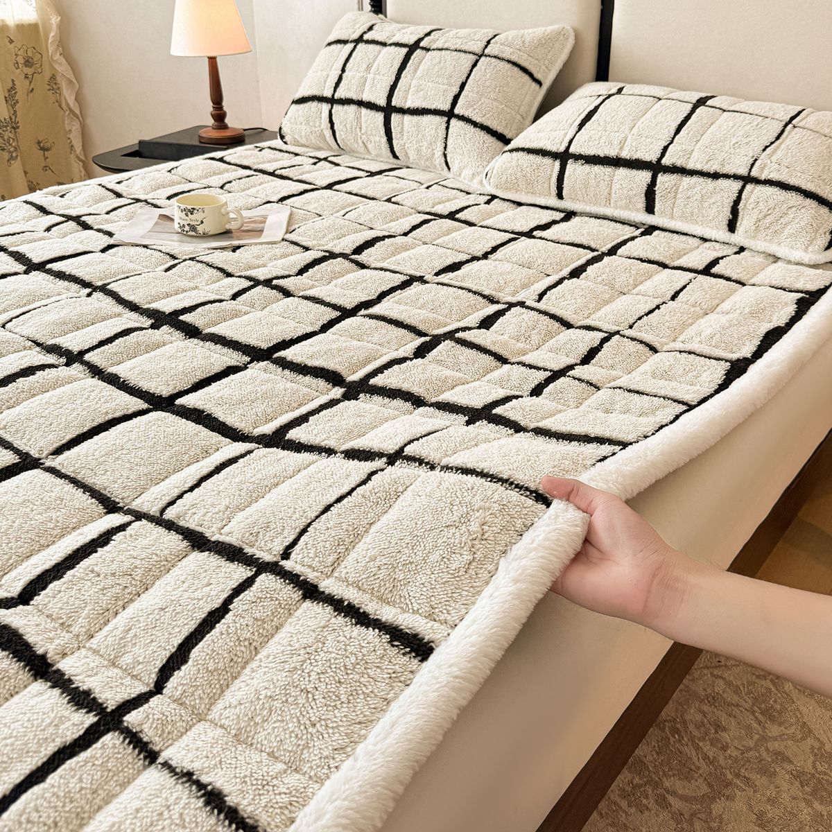 Jacquard Cotton Velvet Thickened Quilted Mattress Protector Single Piece Simple Bed Pad Cross-Border E-commerce Export_maomaolike.com