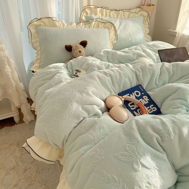 Wholesale Korean Style Princess Carved Milk Velvet Four-Piece Coral Fleece Thickened Warm Lace Flannel 4-Piece Set_maomaolike.com