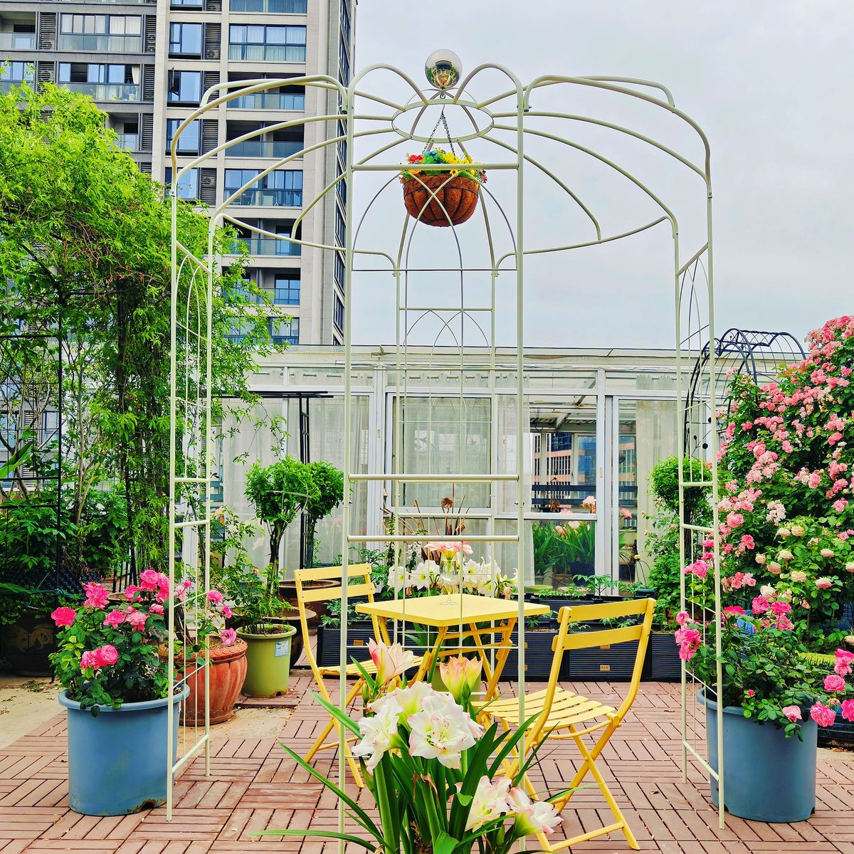 Metal Garden Arch Iron Garden Arbors Gazebo Dia 81.3'' X 114.2'' High Birdcage Shape Pergola Pavilion For Wedding Ceremony Cream White_maomaolike.com