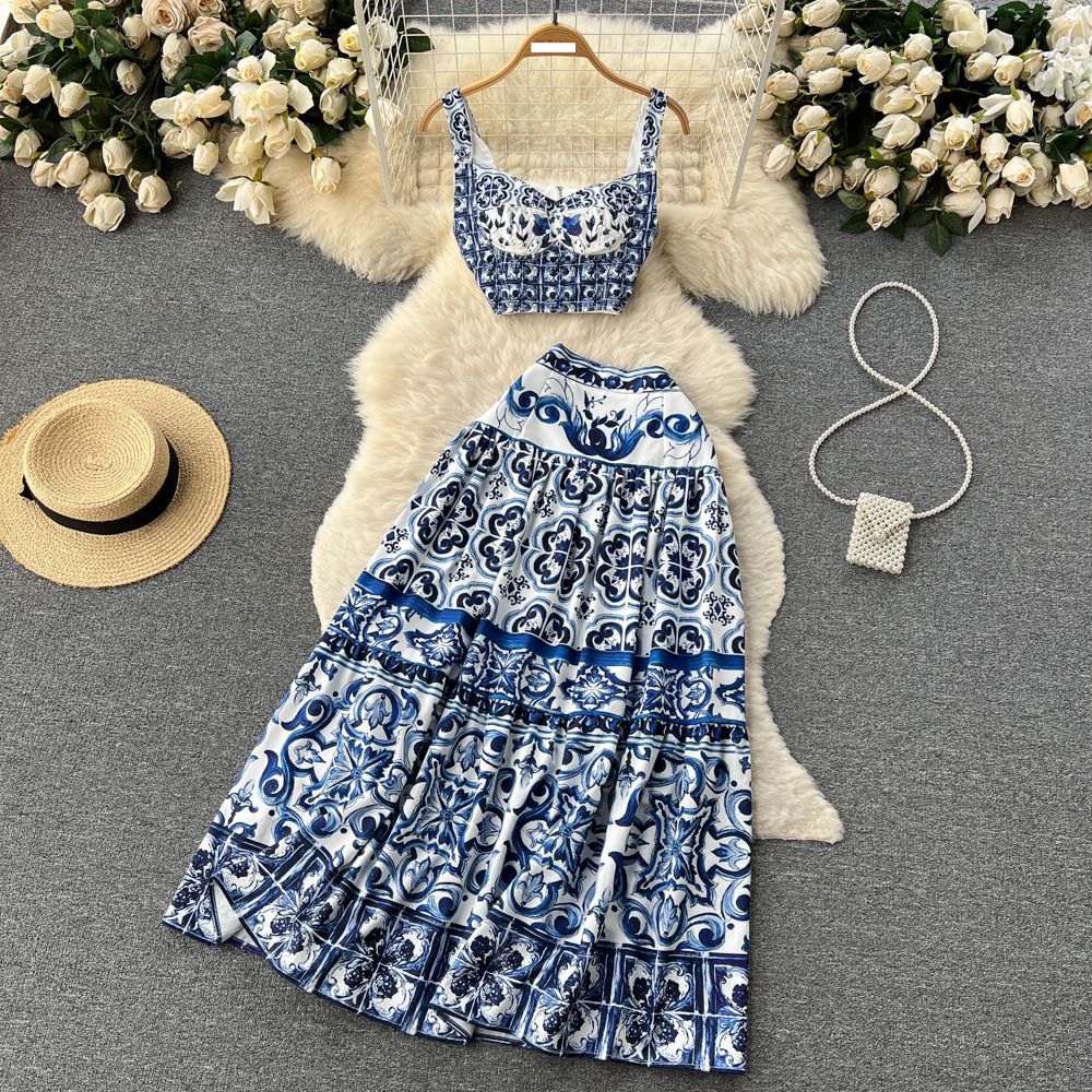 Women Two piece set of short strapless suspender with three-dimensional chest pad and pleated skirt_maomaolike.com