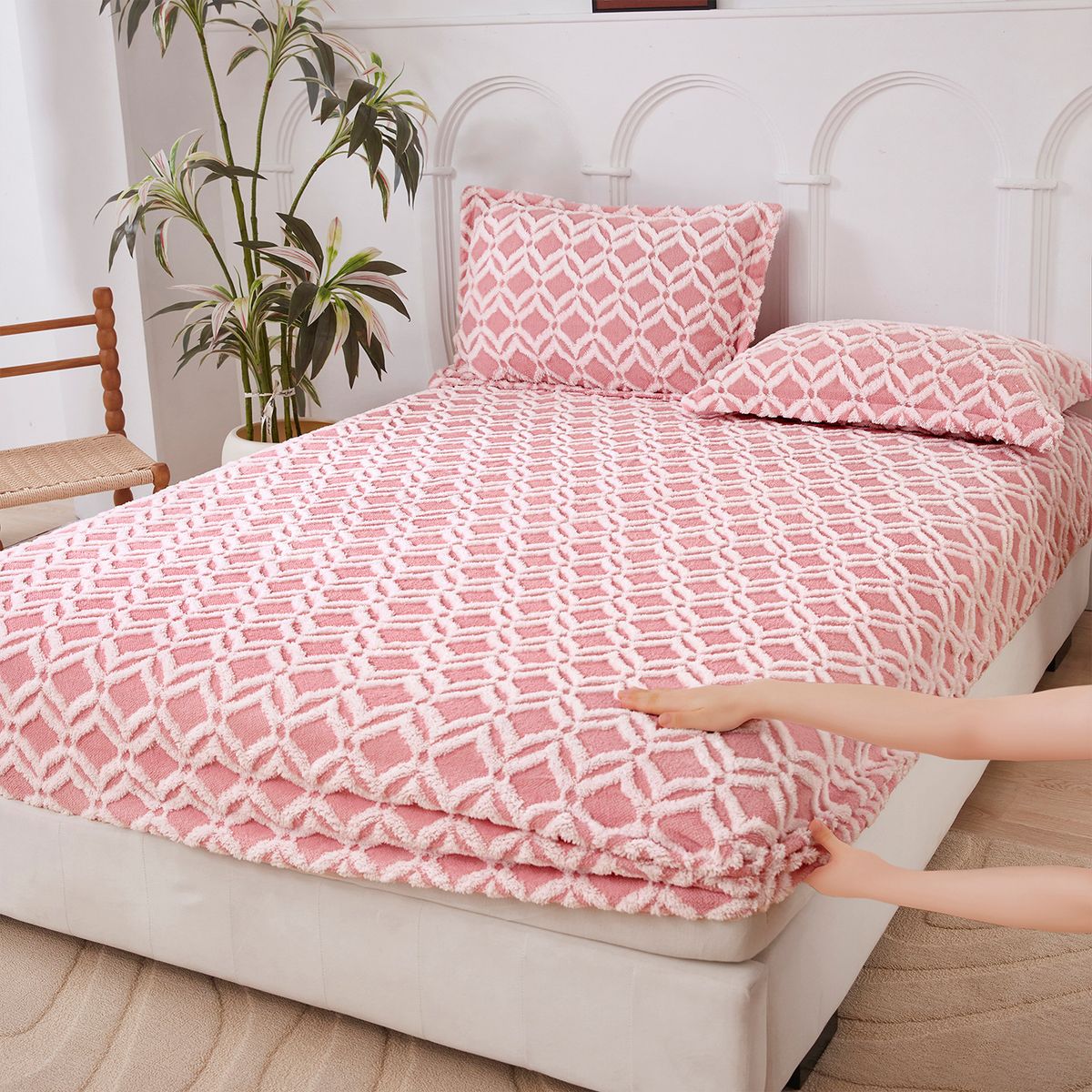 2025 New Taffeta Velvet Single Piece Milk Coral Cover Mattress Protector Winter Fleece Bed Sheet_maomaolike.com