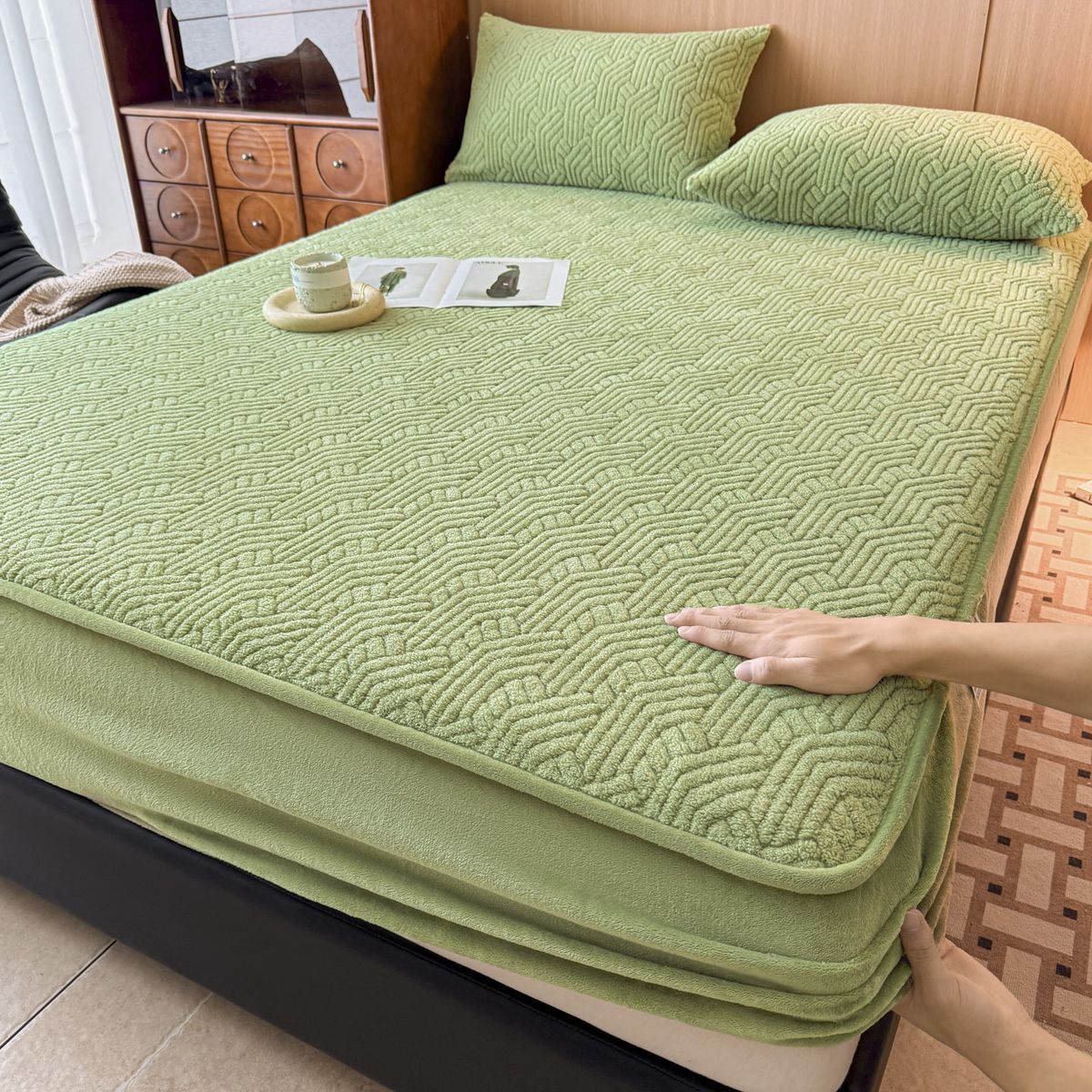 Taffeta Jacquard Waterproof Urine-Proof Bed Sheet Winter Thickened Coral Fleece Cover Simmons Mattress Protector_maomaolike.com