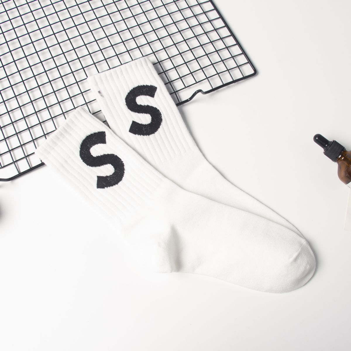 Socks women summer thin middle tube socks pure cotton ins trendy letters wear sports net celebrity couple ladies middle tube socks_maomaolike.com