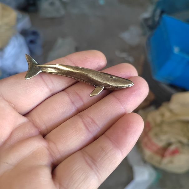 Cross-Border Marine Life Blue Brass Creative Handheld Piece Whale Tea Pet Antique-Style Desktop Ornament_maomaolike.com