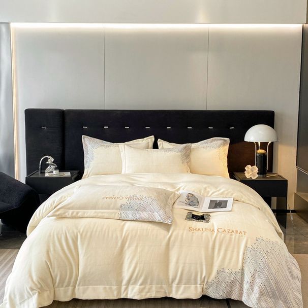Class A Baby Embroidered Four-Piece Autumn Winter Warm Thickened Milk Velvet Bed Sheet Anti-Static Fleece Set_maomaolike.com