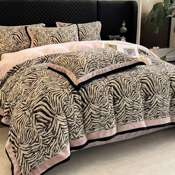 French Style Wide Edge Flannel Set Milk Thickened Coral Crystal Velvet Bed Fitted Sheet Duvet Cover Bedding_maomaolike.com