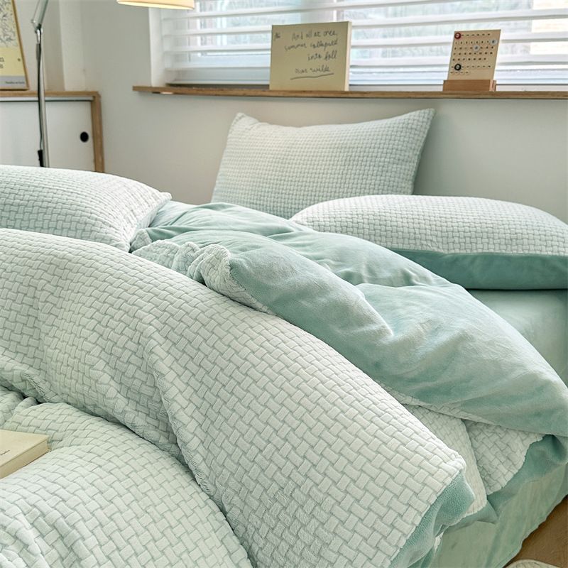 Solid Color Milk Four-Piece Winter Carved Velvet Thickened Three-Piece Set Duvet Cover Bed Sheet Bedding Wholesale_maomaolike.com