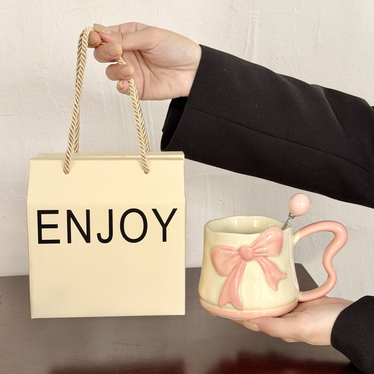 High-value Appearance Embossed Bowknot Ceramic Mug, Ins-style Cute Ceramic Water Cup, Perfect Birthday Gift And Souvenir_maomaolike.com