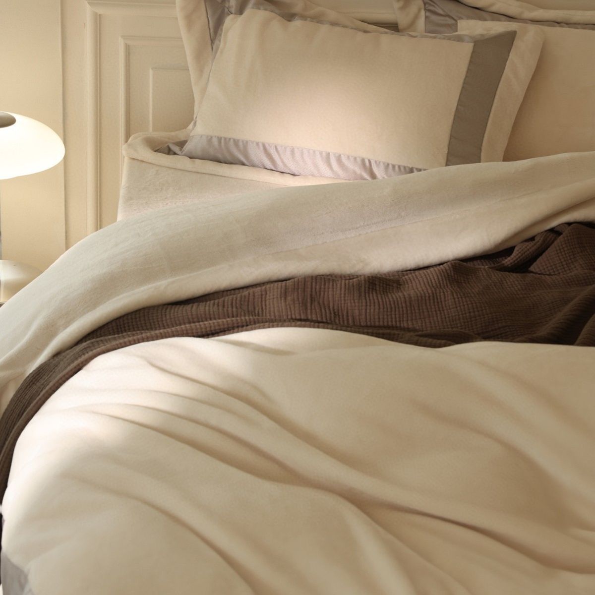 Malochi Light Luxury Texture Soft Top Grade Mousse Milk Velvet Four-Piece Set High-End Warm Bedding Home Textile_maomaolike.com
