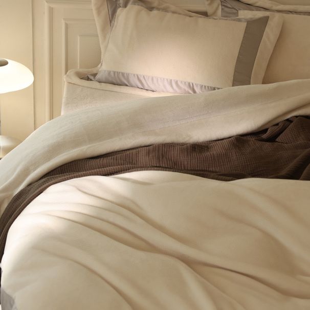 Malochi Light Luxury Texture Soft Top Grade Mousse Milk Velvet Four-Piece Set High-End Warm Bedding Home Textile_maomaolike.com