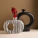 Creative Retro Black And White Striped Ceramic Vase High-end Flower Arrangement Model Living Room Decoration_maomaolike.com