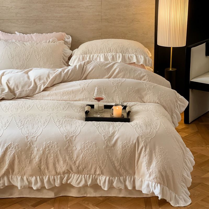 French Style Winter Thickened Warm Milk Set With Lace Carved Bed Sheet And Duvet Cover Baby Velvet Bedding_maomaolike.com