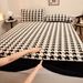Minimalist Style Lined Taffeta Bed Sheet Single Piece Winter Milk Velvet Thickened Coral Fleece Non-Slip Mattress Protector Cover_maomaolike.com