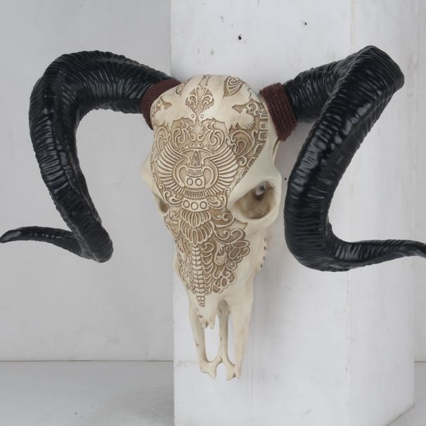 Bone-Inspired Bull Head Hanging Ornament-Resin Craft,Lifelike Details,North American Style_maomaolike.com