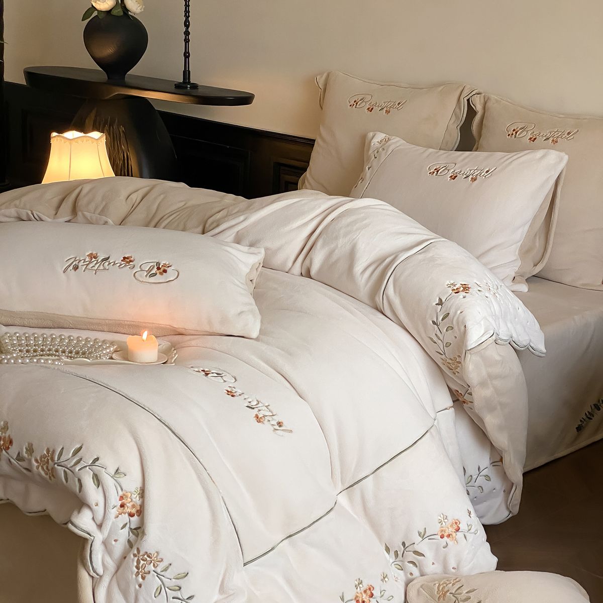 Vintage Style Thickened Full Matte Milk Velvet Bedding Set Romantic Floral Embroidery Warm Quilt Cover_maomaolike.com