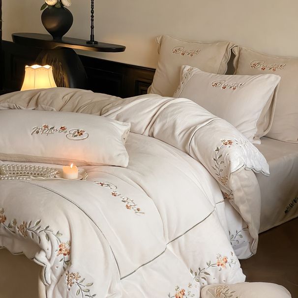 Vintage Style Thickened Full Matte Milk Velvet Bedding Set Romantic Floral Embroidery Warm Quilt Cover_maomaolike.com