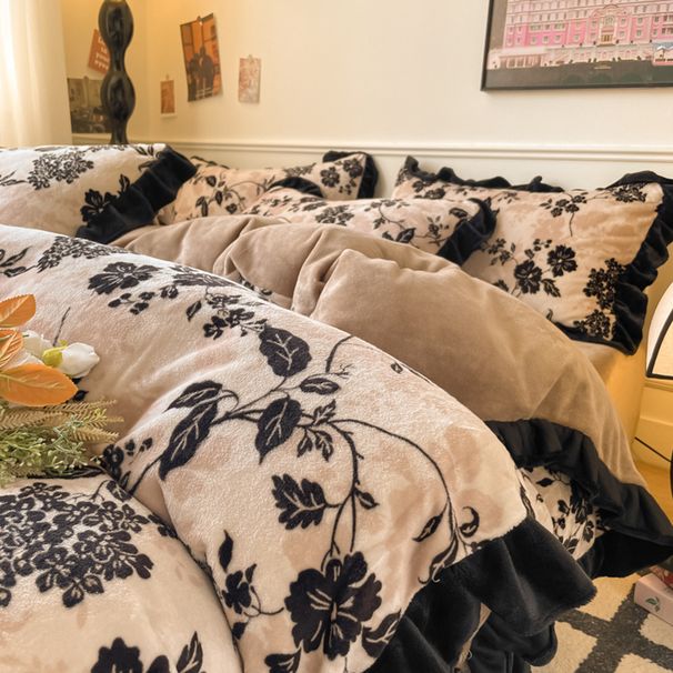 Autumn And Winter New Princess Style Fresh Milk Velvet French Black Edge Four-Piece Bedding Set Wholesale_maomaolike.com