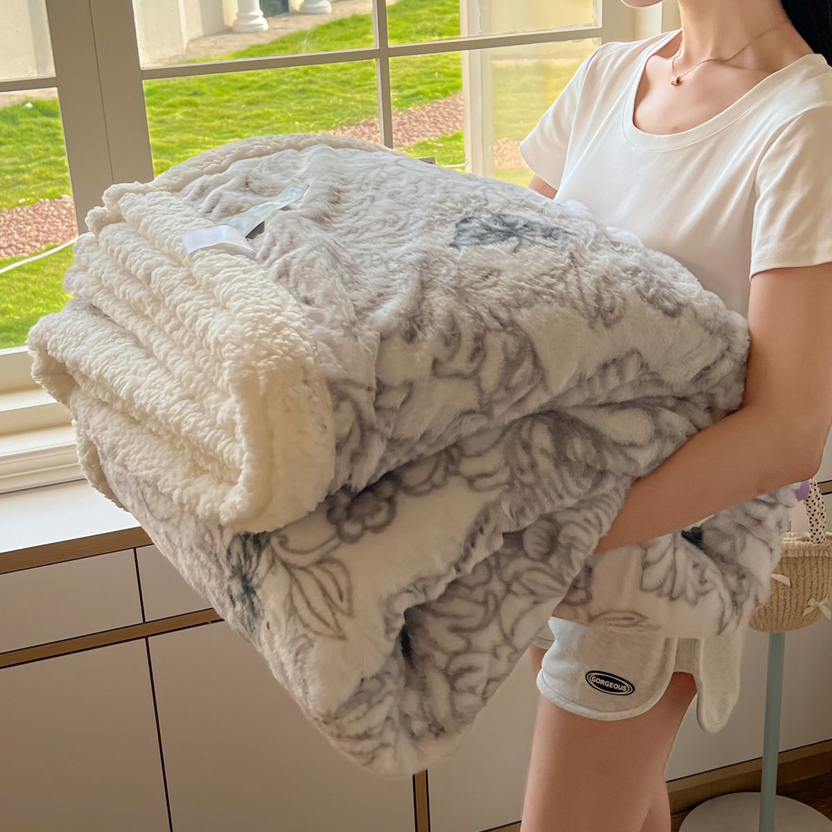 Rabbit Fur Lamb Wool Hand-woven Edge Blanket Autumn Winter Double-sided Fleece Thickened Anti-static Warm Non-pilling Light Luxury_maomaolike.com