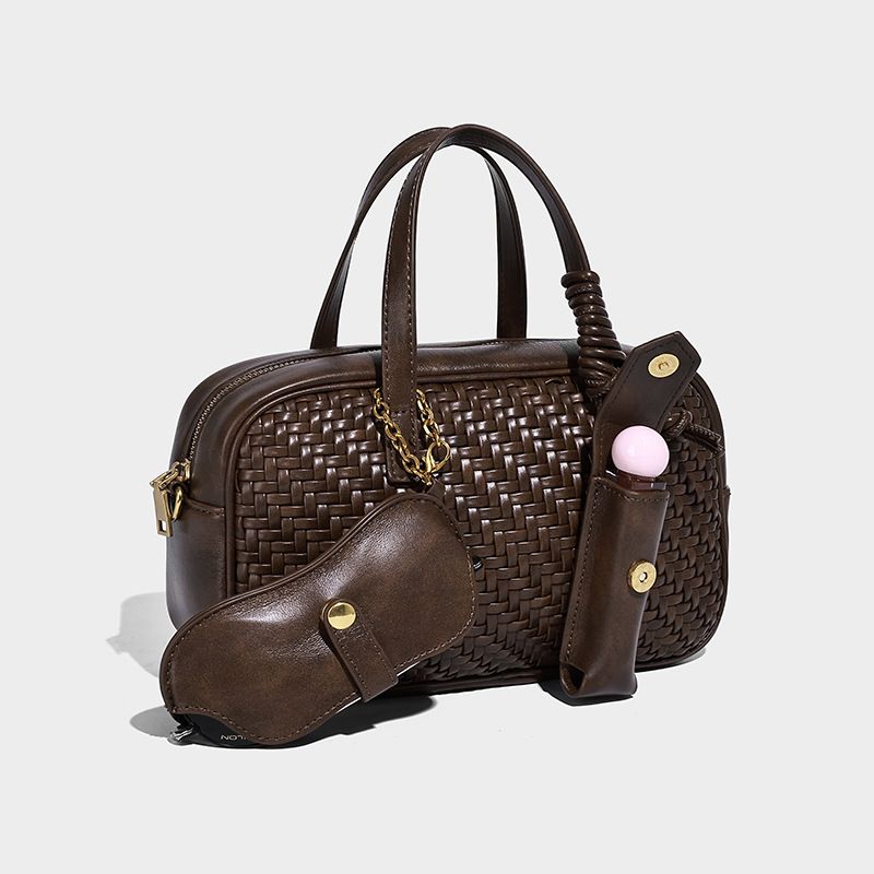 Niche Design Woven Boston Women's 2026 Autumn Winter New Fashion Bowling Bag High-end Handbag_maomaolike.com