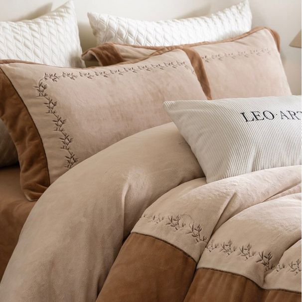 Skin-Friendly 6kg Autumn Winter Thickened Anti-Static Embroidered Milk Velvet Four-Piece Set Warm Wide-Brim Bedding_maomaolike.com