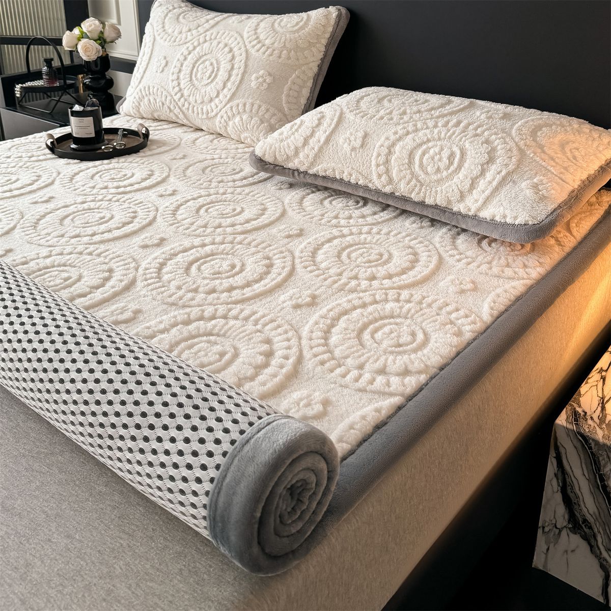 Milk Velvet Winter Coral Fleece Thickened Pad Quilt Student Dormitory Mattress Blanket Bedding_maomaolike.com