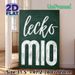 Chalk-style "Lecko Mio" Painting Poster, Vintage Chalkboard-inspired Poster, Hand-drawn White Lettering Design Brings Rustic Charm, Suitable For_maomaolike.com