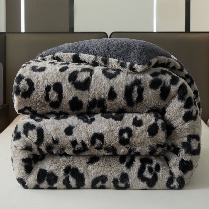 Winter Ultra-Thick Self-Heating Leopard Print Fleece-Lined Thickened Quilt Bedding Warm Double-Sided Milk Dormitory_maomaolike.com
