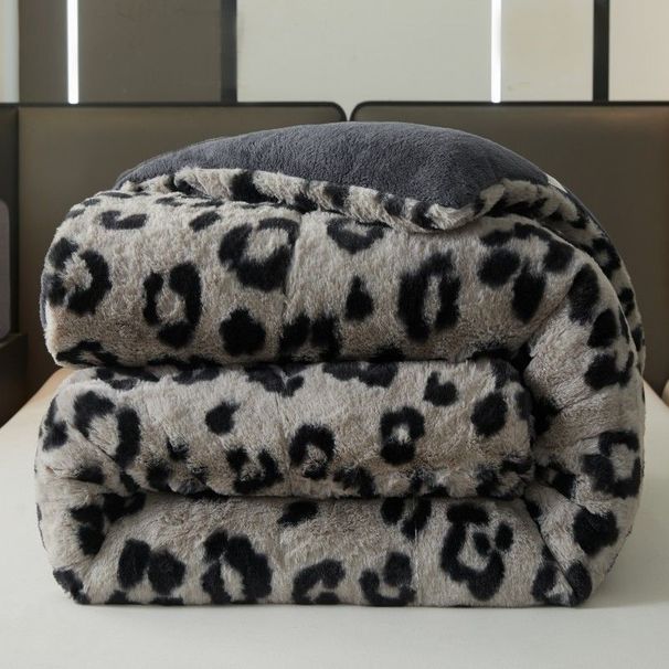 Winter Ultra-Thick Self-Heating Leopard Print Fleece-Lined Thickened Quilt Bedding Warm Double-Sided Milk Dormitory_maomaolike.com