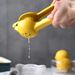 Creative Kitchen Gadgets Colorful Manual Juicer Not Easy To Deform Mini Home Portable Lemon Clip_maomaolike.com